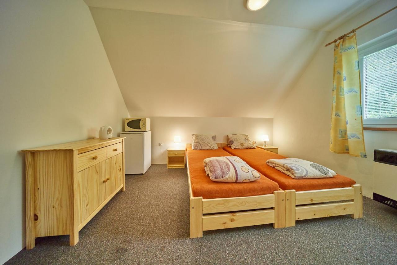 Hôtel Camp Dolce à Trutnov Extérieur photo