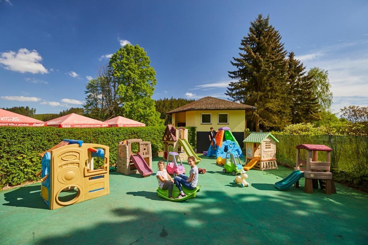 Hôtel Camp Dolce à Trutnov Extérieur photo