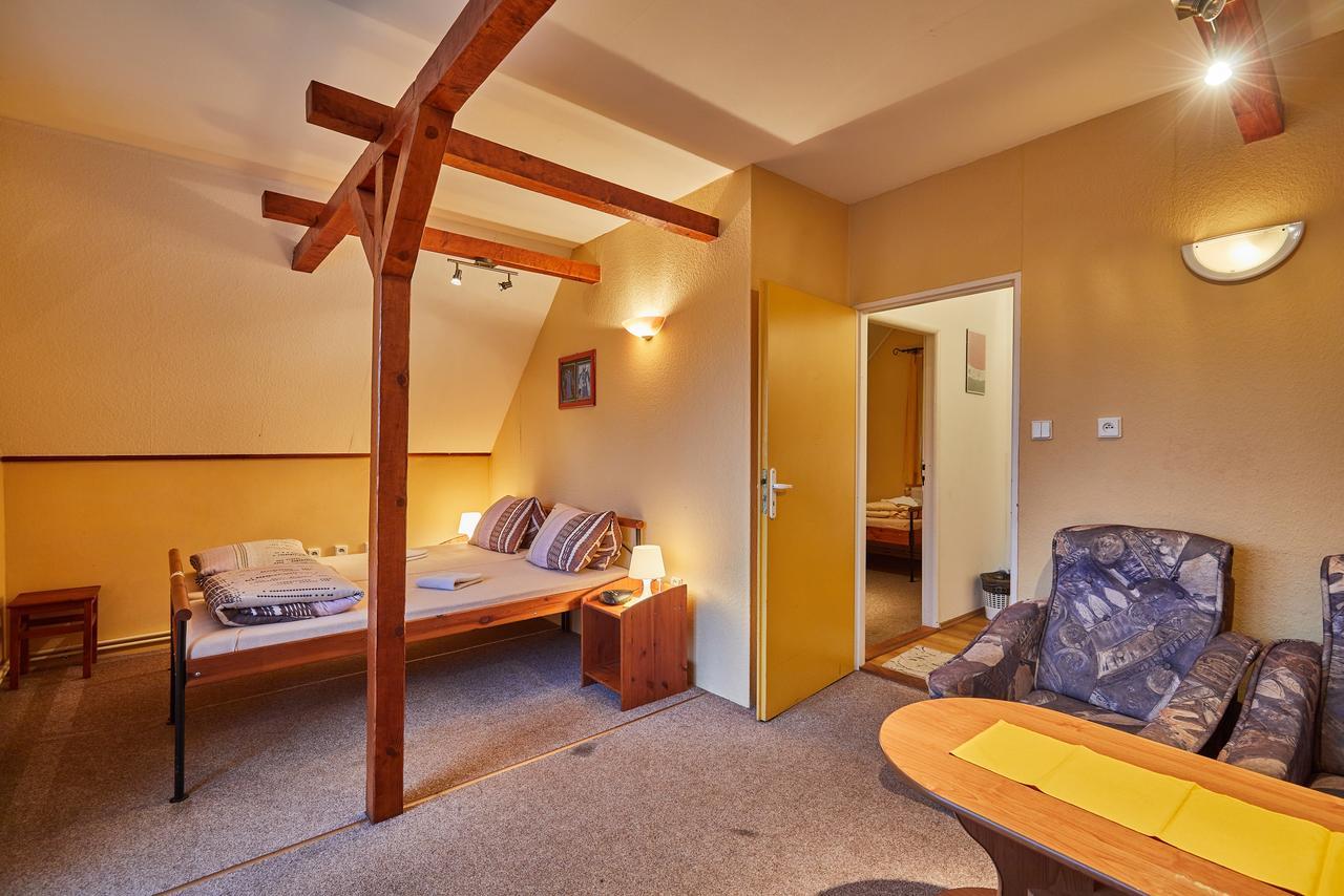 Hôtel Camp Dolce à Trutnov Extérieur photo